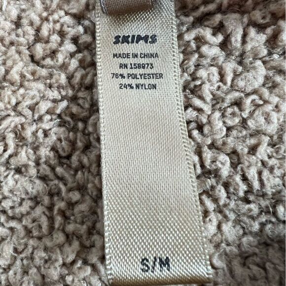 SKIMS Teddy Collection Jogger Set - Picture 7 of 16